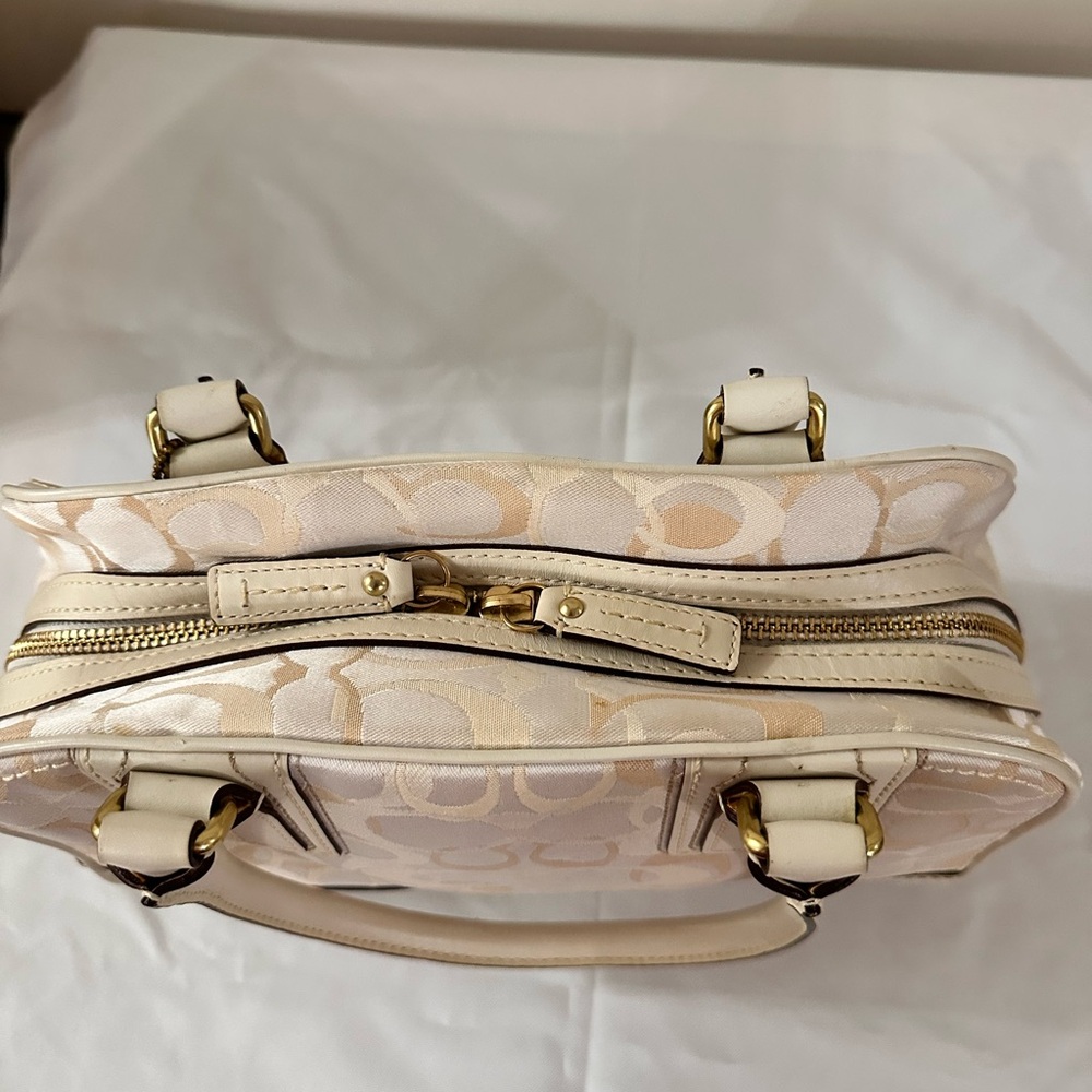 Coach Cream and Tan Shoulder Bag - Picture 7 of 13